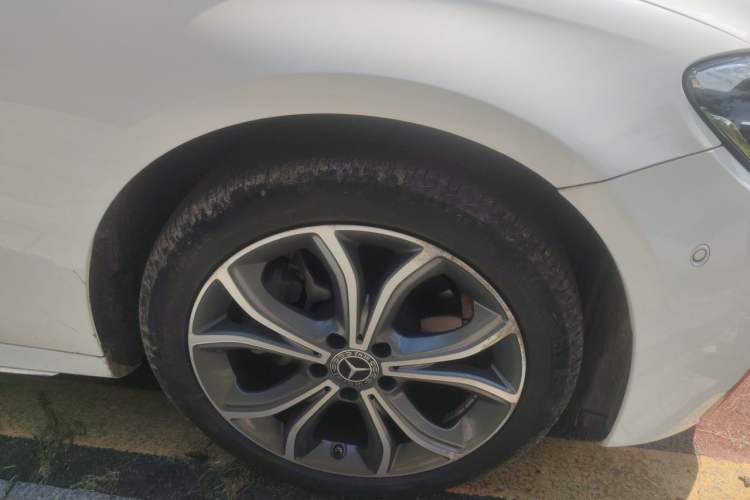 Used Mercedes-Benz E-Class 2021 E 300 L Sporty and Stylish Model Right Front Wheel Hub