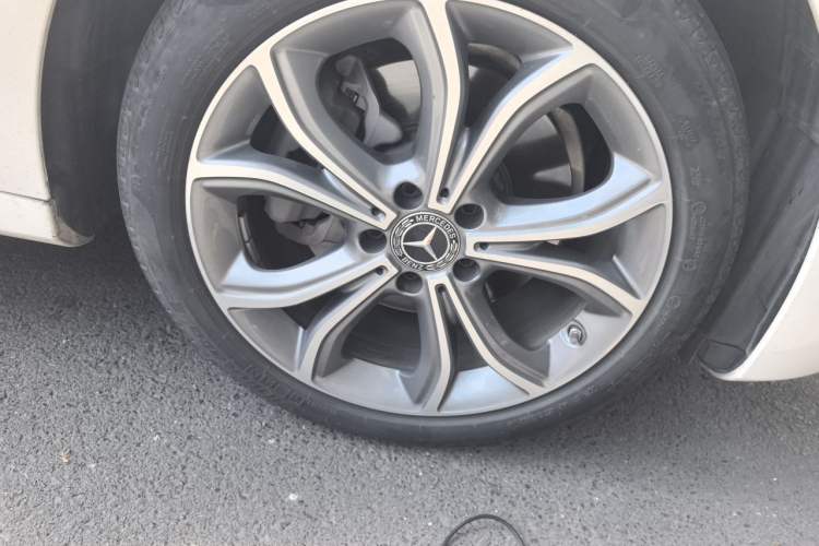 Used Mercedes-Benz E-Class 2021 E 300 L Sport Luxury Edition Right Front Wheel Hub