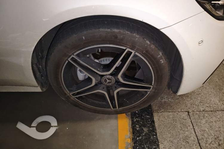Used Mercedes-Benz E-Class 2021 Updated E 260 Fashion Sport Edition Right Front Wheel Hub