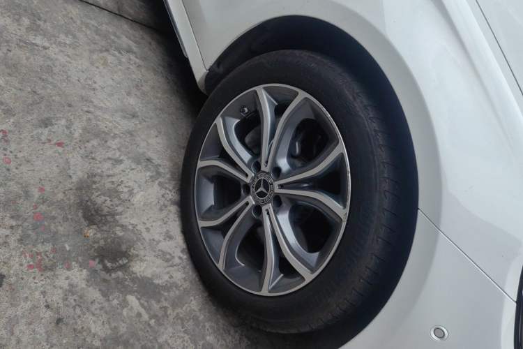Used Mercedes-Benz E-Class 2021 E 300 L Sporty and Stylish Model Right Front Wheel Hub