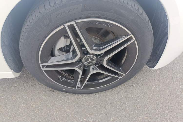 Used Mercedes-Benz E-Class 2021 E 260 Stylish Sports Edition Right Front Wheel Hub