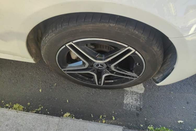 Used Mercedes-Benz E-Class 2021 Updated E 260 Fashion Sport Edition Right Front Wheel Hub
