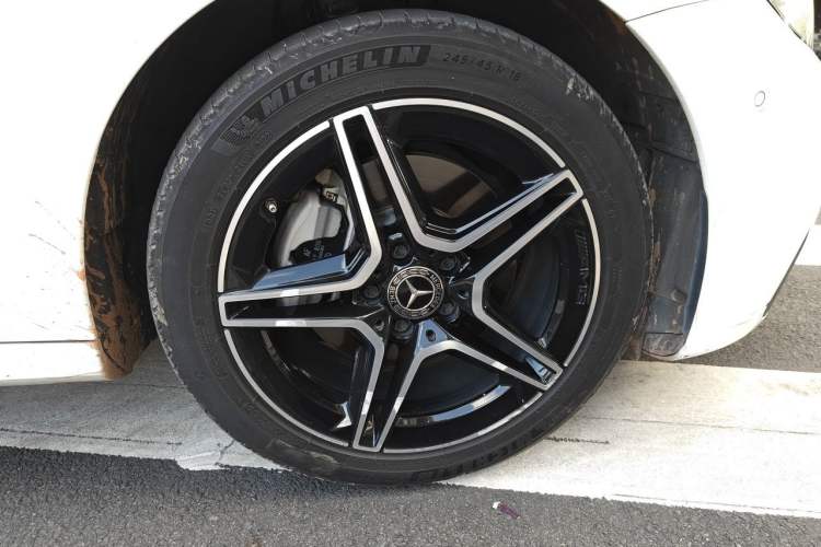 Used Mercedes-Benz E-Class 2021 Updated E 260 Fashion Sport Edition Right Front Wheel Hub