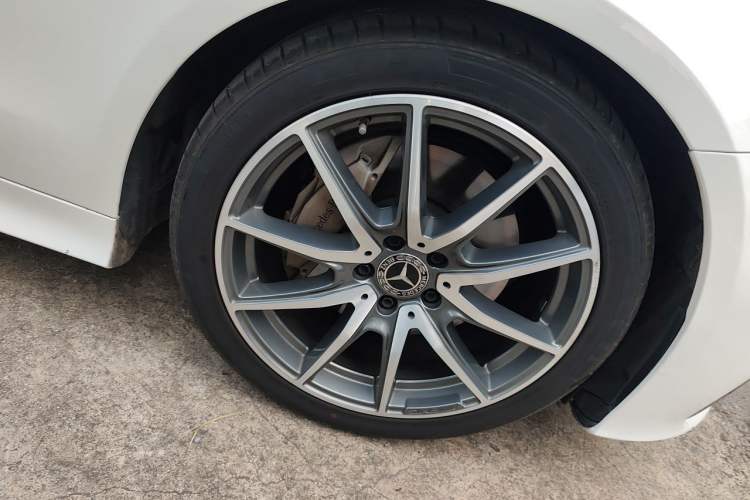 Used Mercedes-Benz E-Class 2021 E 260 Coupe Right Front Wheel Hub
