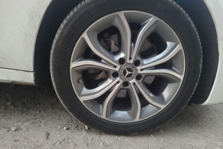 Used Mercedes-Benz E-Class 2021 E 300 L Sporty and Stylish Model Right Front Wheel Hub