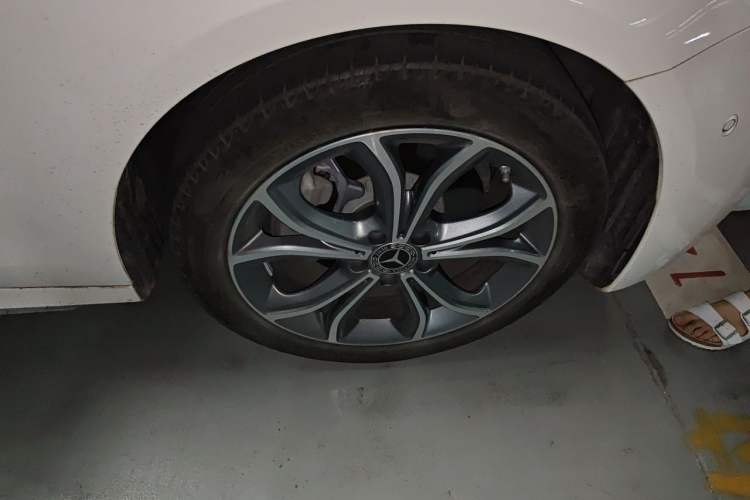 Used Mercedes-Benz E-Class 2021 E 300 L Sport Luxury Edition Right Front Wheel Hub