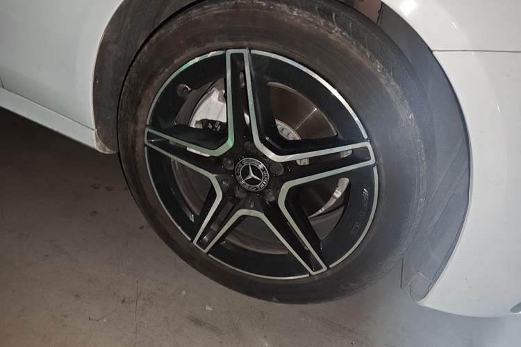 Used Mercedes-Benz E-Class 2021 E 260 Stylish Sports Edition Right Front Wheel Hub