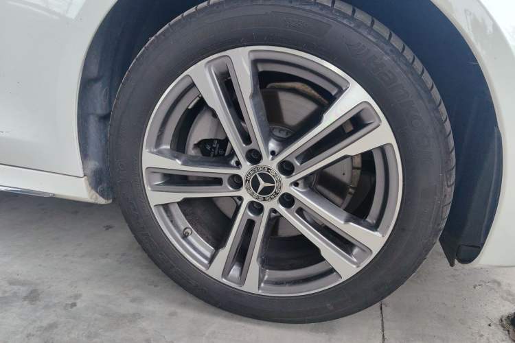 Used Mercedes-Benz E-Class 2021 E 260 L Sport Edition Right Front Wheel Hub