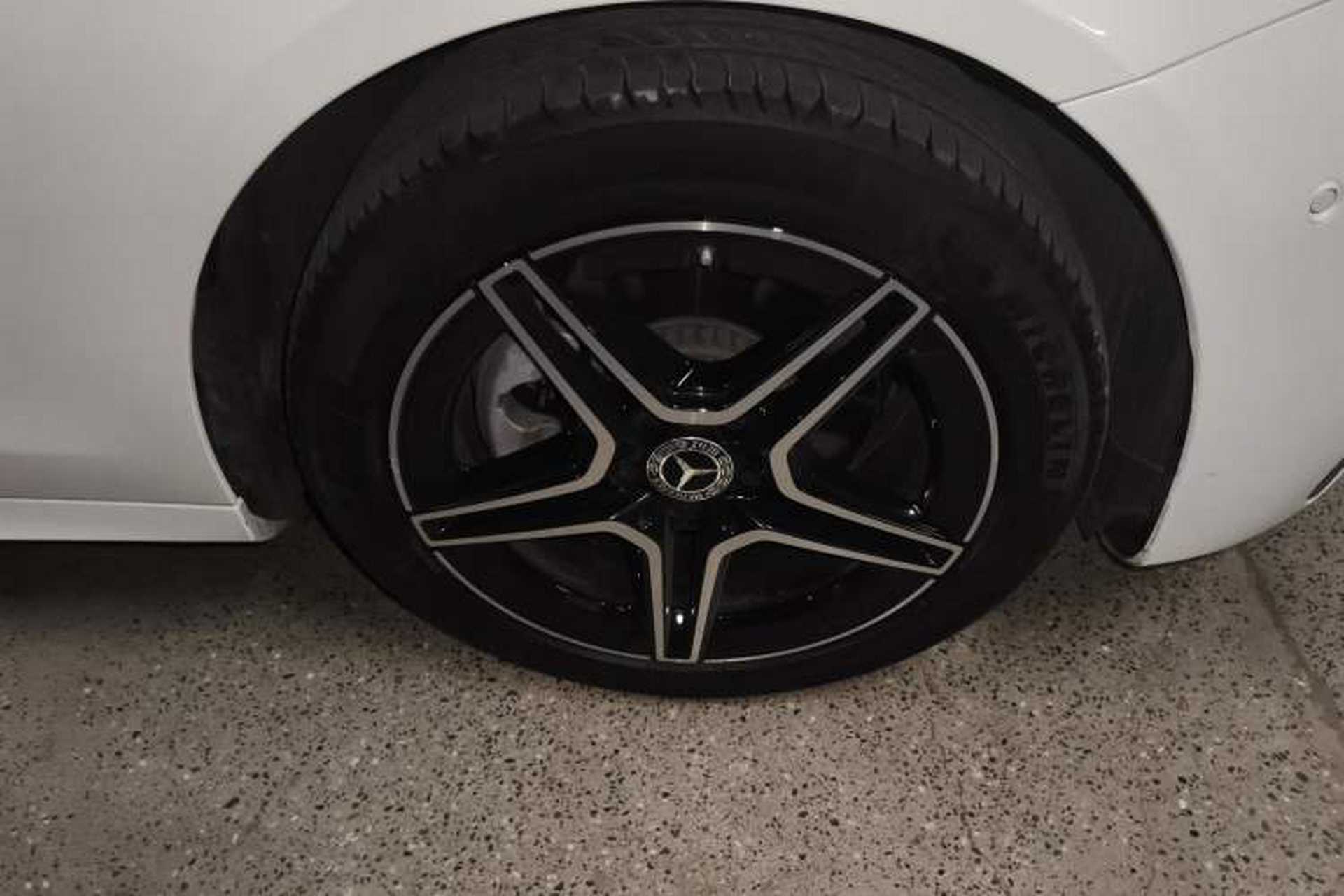 Used Mercedes-Benz E-Class 2021 Updated E 260 Fashion Sport Edition Right Front Wheel Hub