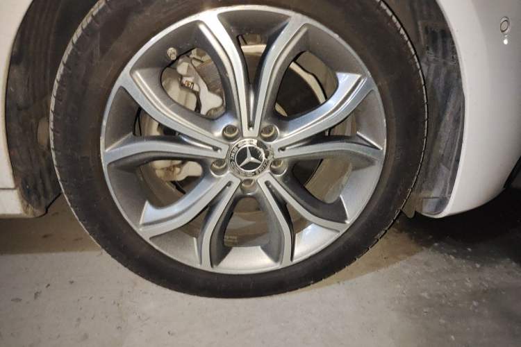Used Mercedes-Benz E-Class 2021 E 300 L Sporty and Stylish Model Right Front Wheel Hub