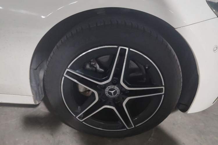 Used Mercedes-Benz E-Class 2021 E 260 Stylish Sports Edition Right Front Wheel Hub