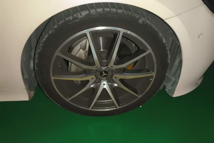 Used Mercedes-Benz E-Class 2021 E 260 Coupe Right Front Wheel Hub