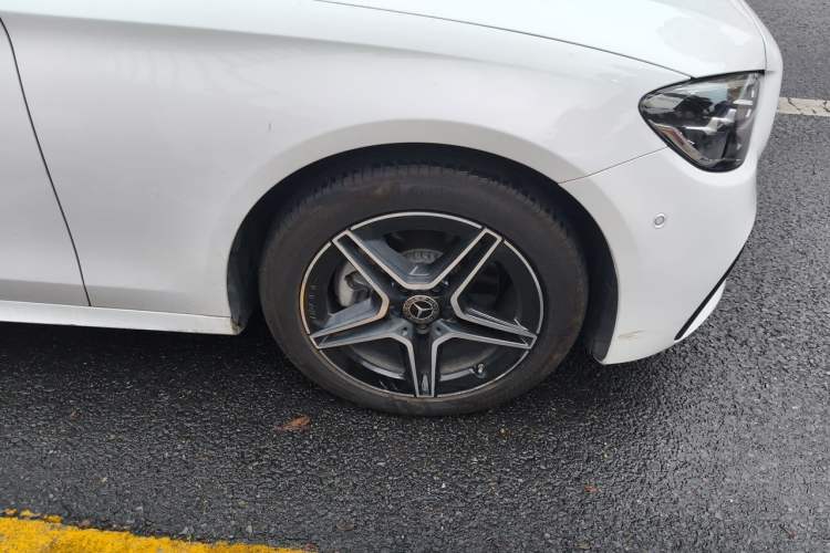 Used Mercedes-Benz E-Class 2021 Updated E 260 Fashion Sport Edition Right Front Wheel Hub