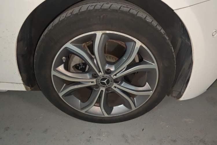 Used Mercedes-Benz E-Class 2021 Restyled E 300 L Sporty and Stylish Edition Right Front Wheel Hub