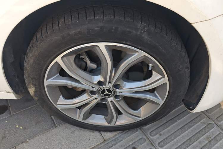 Used Mercedes-Benz E-Class 2021 E 260 L Sport Edition Right Front Wheel Hub