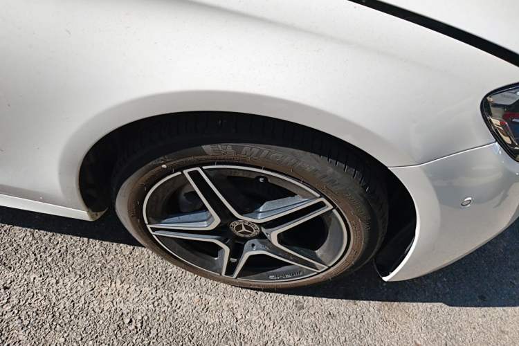 Used Mercedes-Benz E-Class 2021 Updated E 260 Fashion Sport Edition Right Front Wheel Hub