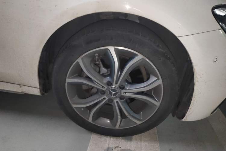 Used Mercedes-Benz E-Class 2021 Restyled E 300 L Sport Luxury Edition Right Front Wheel Hub