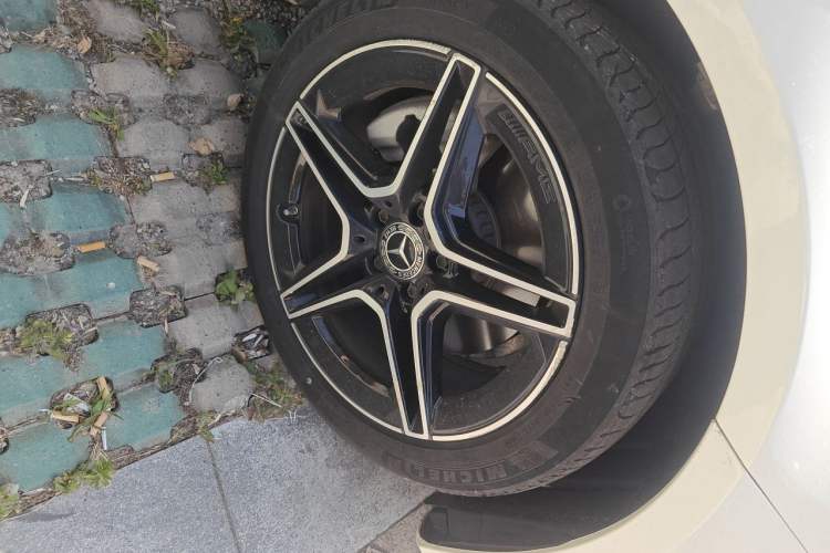 Used Mercedes-Benz E-Class 2021 E 260 Stylish Sports Edition Right Front Wheel Hub