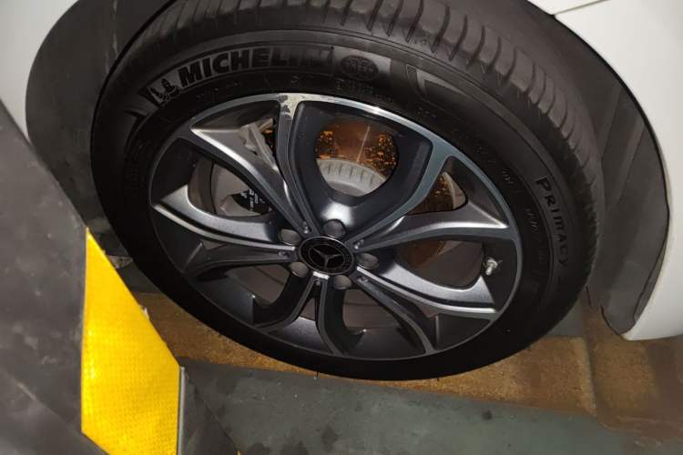 Used Mercedes-Benz E-Class 2021 E 300 L Sporty and Stylish Model Right Front Wheel Hub
