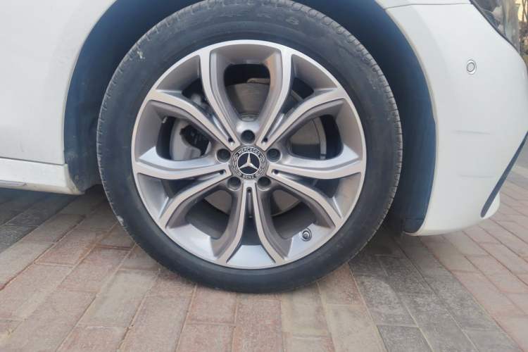 Used Mercedes-Benz E-Class 2021 E 300 L Sporty and Stylish Model Right Front Wheel Hub