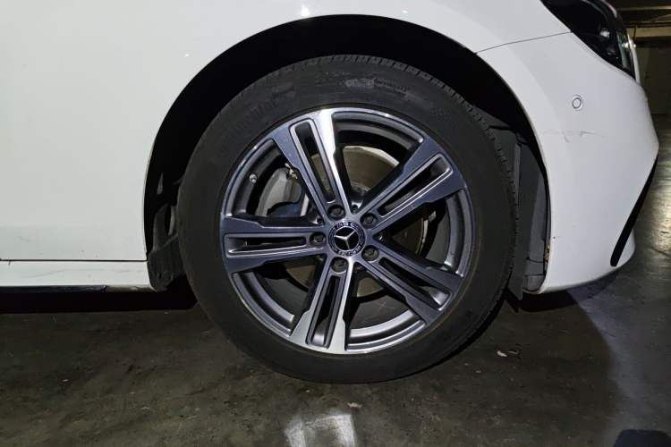 Used Mercedes-Benz E-Class 2021 E 260 L Sport Edition Right Front Wheel Hub