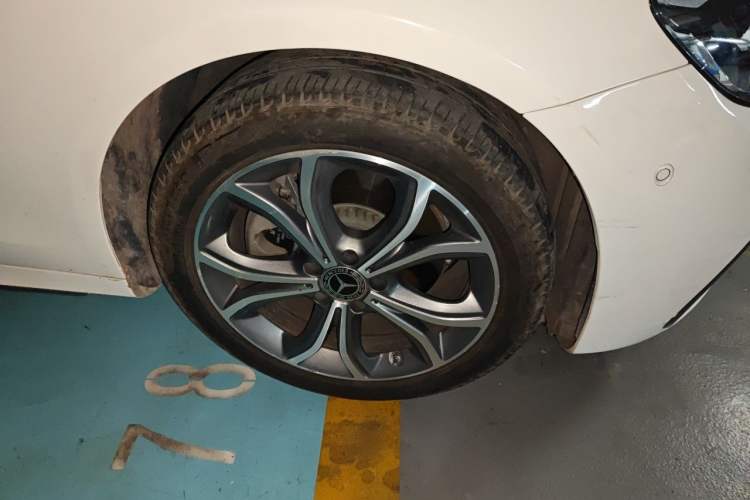 Used Mercedes-Benz E-Class 2021 Restyled E 300 L Sport Luxury Edition Right Front Wheel Hub