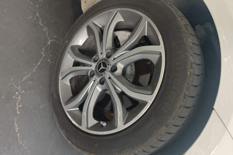 Used Mercedes-Benz E-Class 2021 E 300 L Sporty and Stylish Model Right Front Wheel Hub