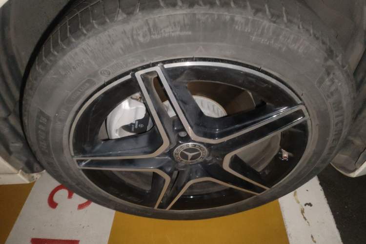 Used Mercedes-Benz E-Class 2021 Updated E 260 Fashion Sport Edition Right Front Wheel Hub