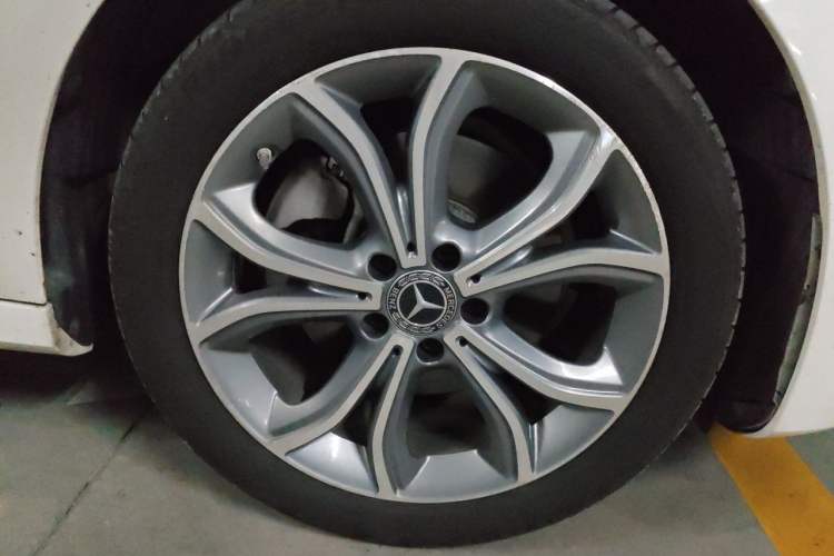 Used Mercedes-Benz E-Class 2021 E 300 L Sport Luxury Edition Right Front Wheel Hub