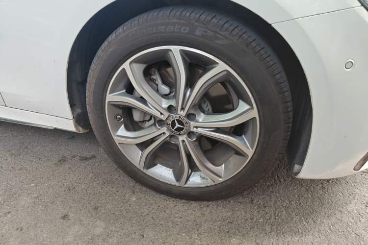 Used Mercedes-Benz E-Class 2021 E 300 L Sporty and Stylish Model Right Front Wheel Hub