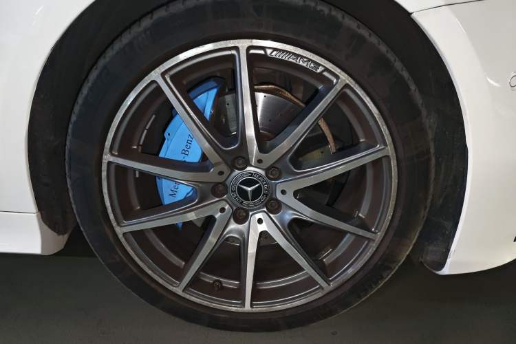 Used Mercedes-Benz E-Class 2021 E 260 Convertible Coupe Right Front Wheel Hub