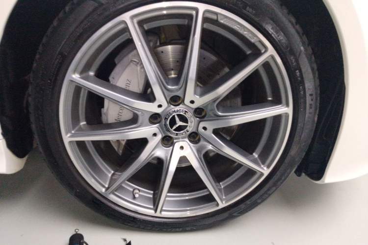 Used Mercedes-Benz E-Class 2021 Facelift E 260 Coupe Right Front Wheel Hub
