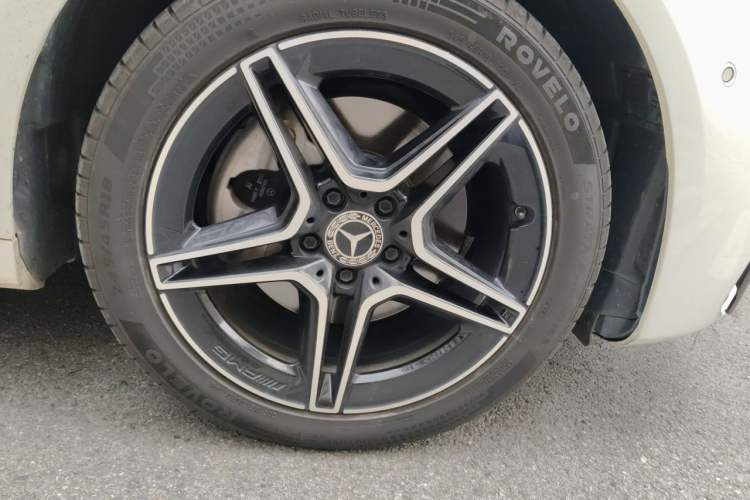 Used Mercedes-Benz E-Class 2021 Updated E 260 Fashion Sport Edition Right Front Wheel Hub