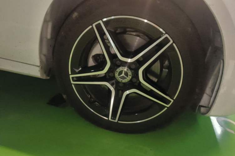 Used Mercedes-Benz E-Class 2021 Updated E 260 Fashion Sport Edition Right Front Wheel Hub