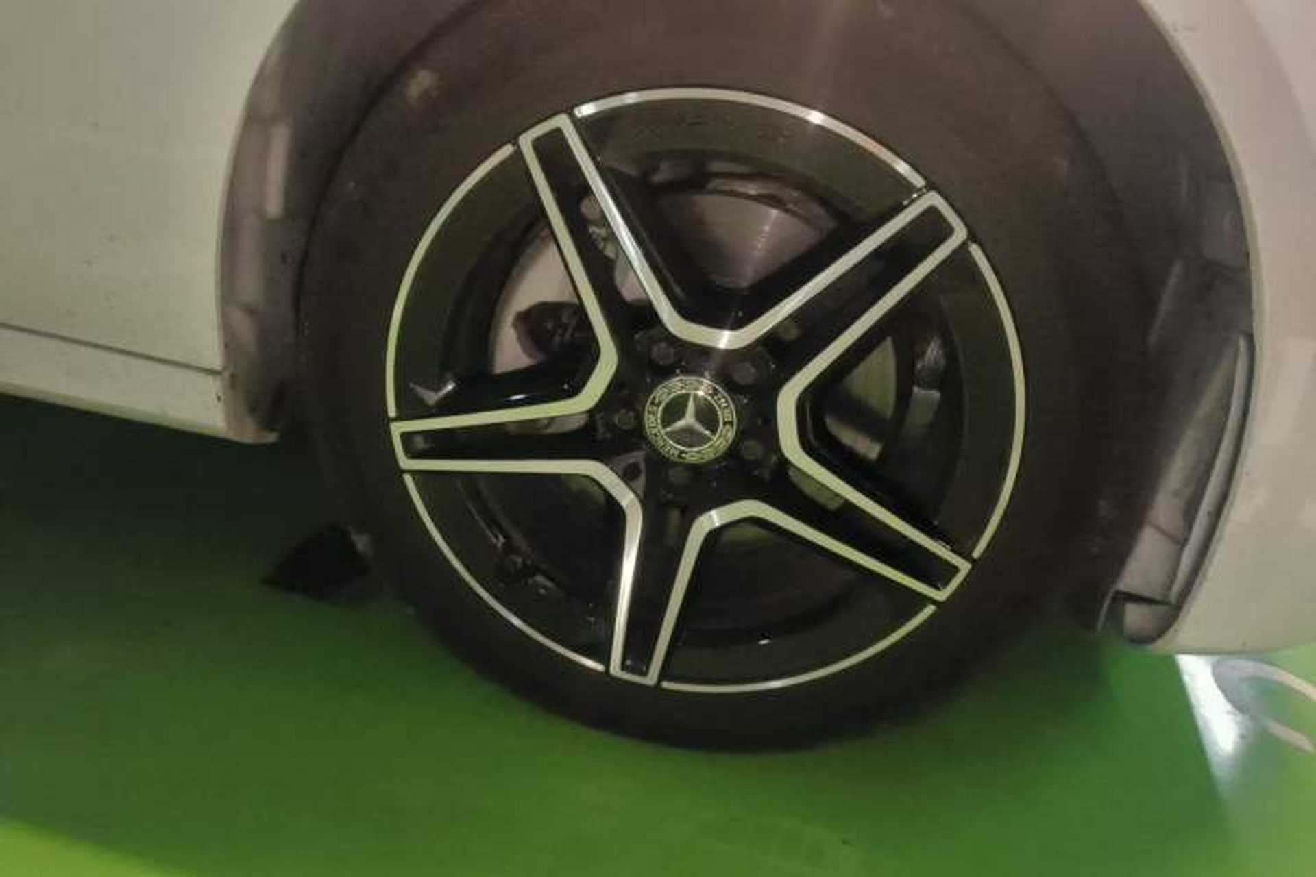 Used Mercedes-Benz E-Class 2021 Updated E 260 Fashion Sport Edition Right Front Wheel Hub