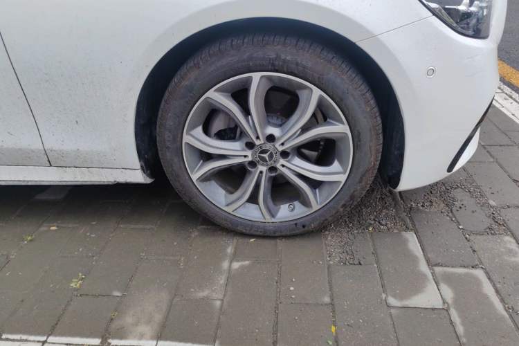 Used Mercedes-Benz E-Class 2021 Restyled E 300 L Sporty and Stylish Edition Right Front Wheel Hub