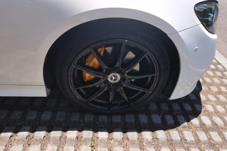 Used Mercedes-Benz E-Class 2021 Facelift E 260 Coupe Right Front Wheel Hub