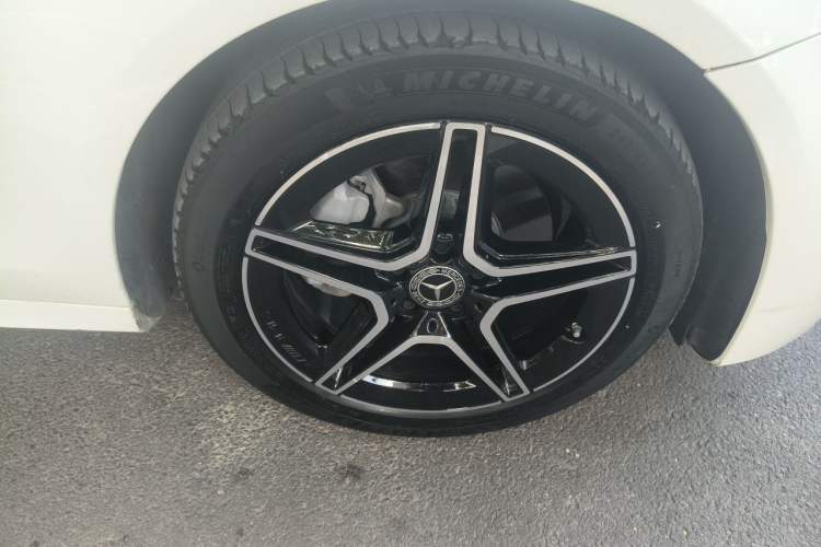 Used Mercedes-Benz E-Class 2021 Restyled E 260 Luxury Sports Edition Right Front Wheel Hub