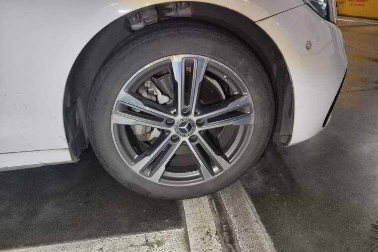 Used Mercedes-Benz E-Class 2021 E 260 L Sport Edition Right Front Wheel Hub