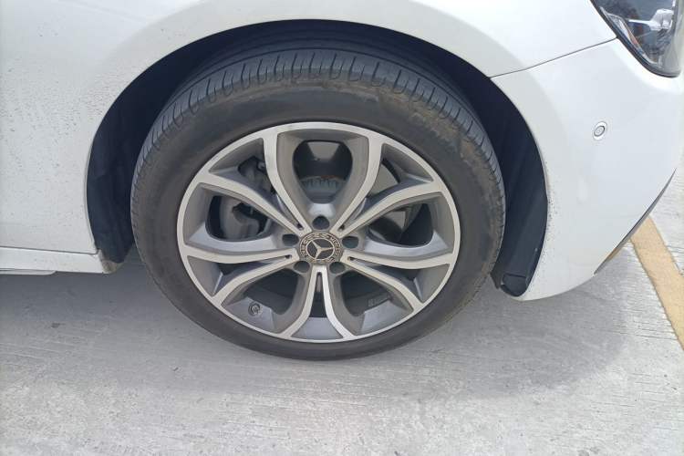 Used Mercedes-Benz E-Class 2021 Restyled E 300 L Sporty and Stylish Edition Right Front Wheel Hub