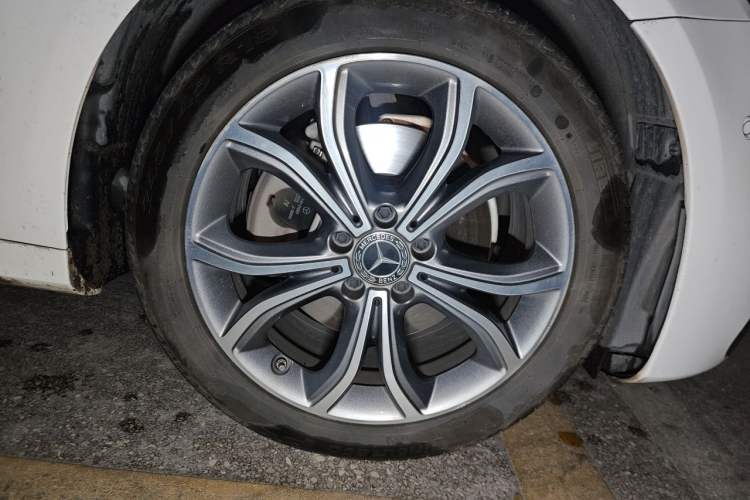 Used Mercedes-Benz E-Class 2021 Restyled E 300 L Sport Luxury Edition Right Front Wheel Hub