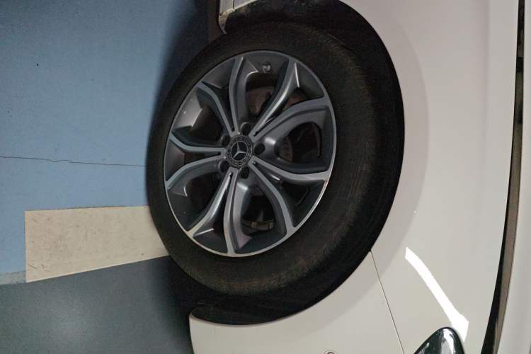 Used Mercedes-Benz E-Class 2021 E 300 L Sporty and Stylish Model Right Front Wheel Hub