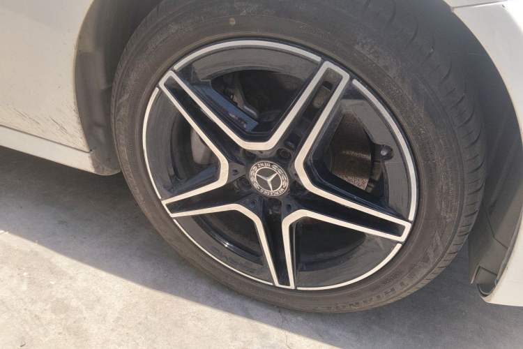 Used Mercedes-Benz E-Class 2021 Updated E 260 Fashion Sport Edition Right Front Wheel Hub