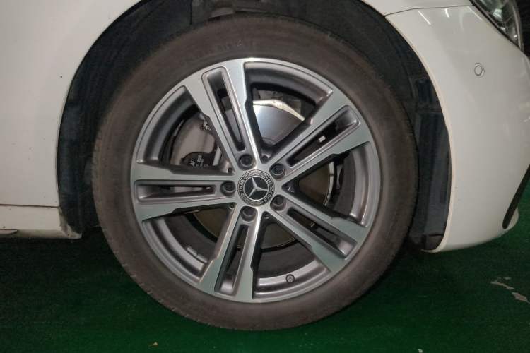 Used Mercedes-Benz E-Class 2021 Facelift E 260 L Sport Edition Right Front Wheel Hub