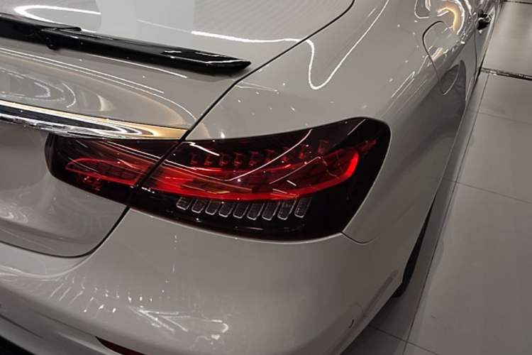 Used Mercedes-Benz E-Class 2021 E 300 L Sport Luxury Edition Right Rear Taillight