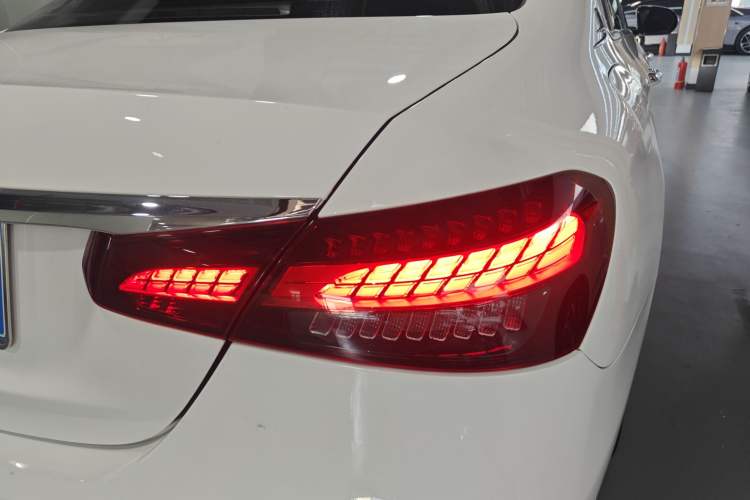 Used Mercedes-Benz E-Class 2021 Restyled E 300 L Luxury Edition Right Rear Taillight