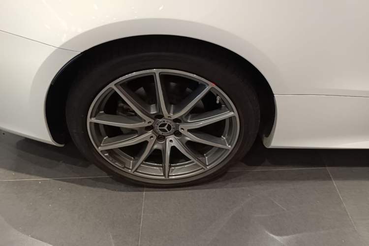 Used Mercedes-Benz E-Class 2021 E 260 Coupe Right Rear Wheel Hub