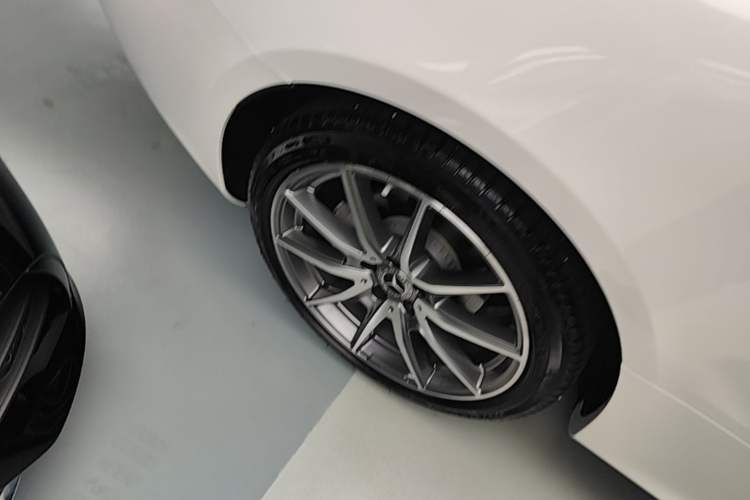 Used Mercedes-Benz E-Class 2021 Facelift E 260 Coupe Right Rear Wheel Hub