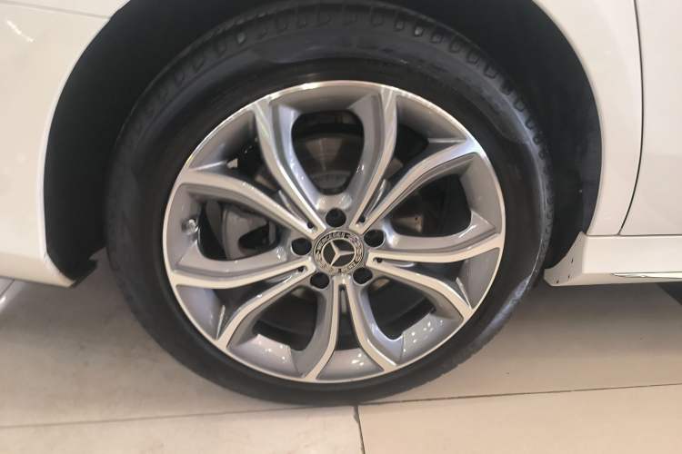 Used Mercedes-Benz E-Class 2021 E 300 L Sporty and Stylish Model Right Rear Wheel Hub
