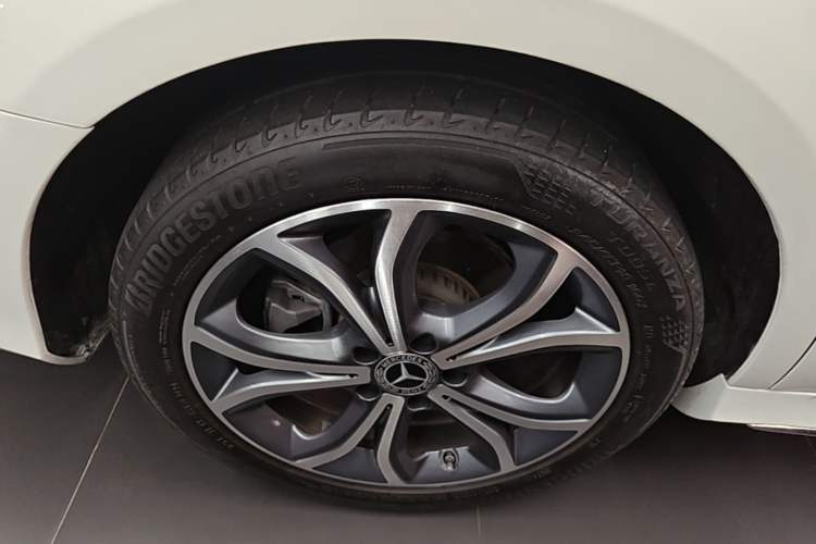 Used Mercedes-Benz E-Class 2021 E 300 L Sport Luxury Edition Right Rear Wheel Hub